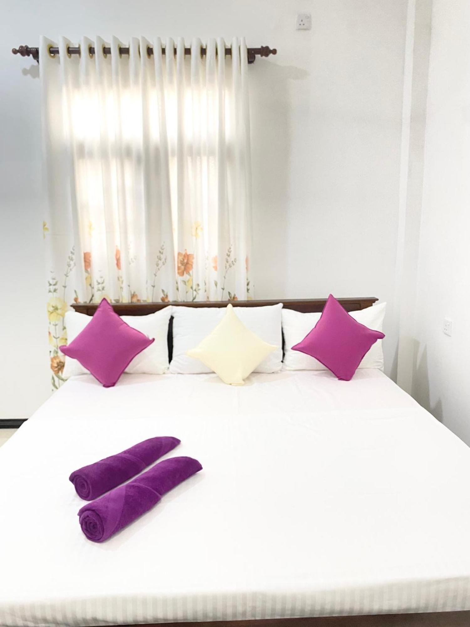 Mario Family Villa And Restaurant Негомбо Экстерьер фото