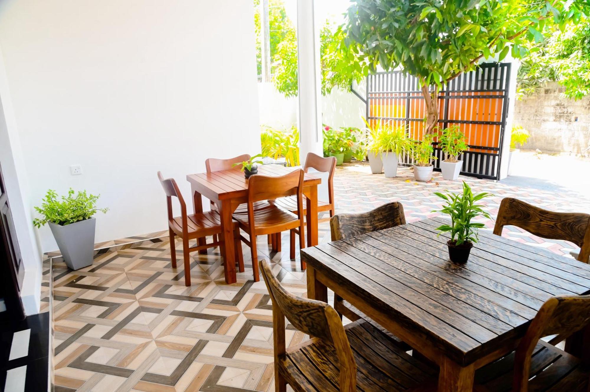 Mario Family Villa And Restaurant Негомбо Экстерьер фото