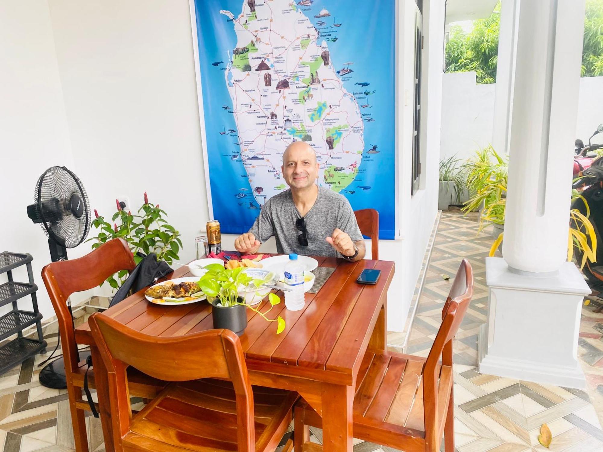 Mario Family Villa And Restaurant Негомбо Экстерьер фото